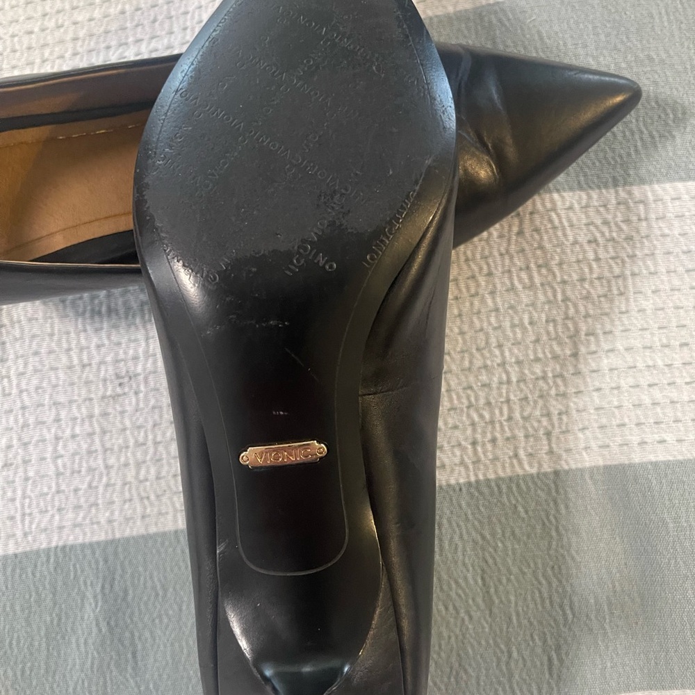 Vionic Classic Black Heels